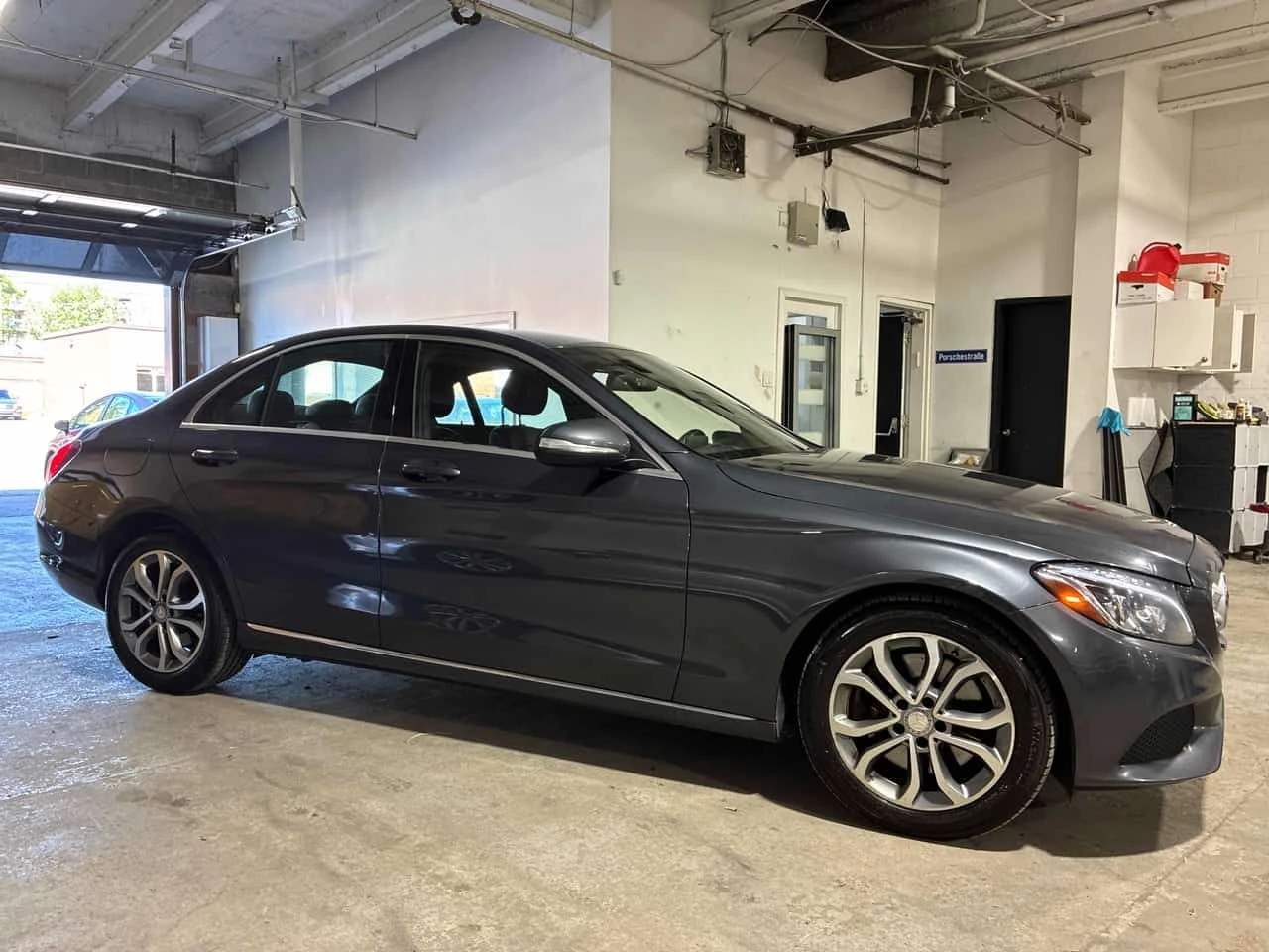 Mercedes-Benz C 300 CARFAX / CAMERA / АВТОКРЕДИТ , снимка 3 - Автомобили и джипове - 55677793