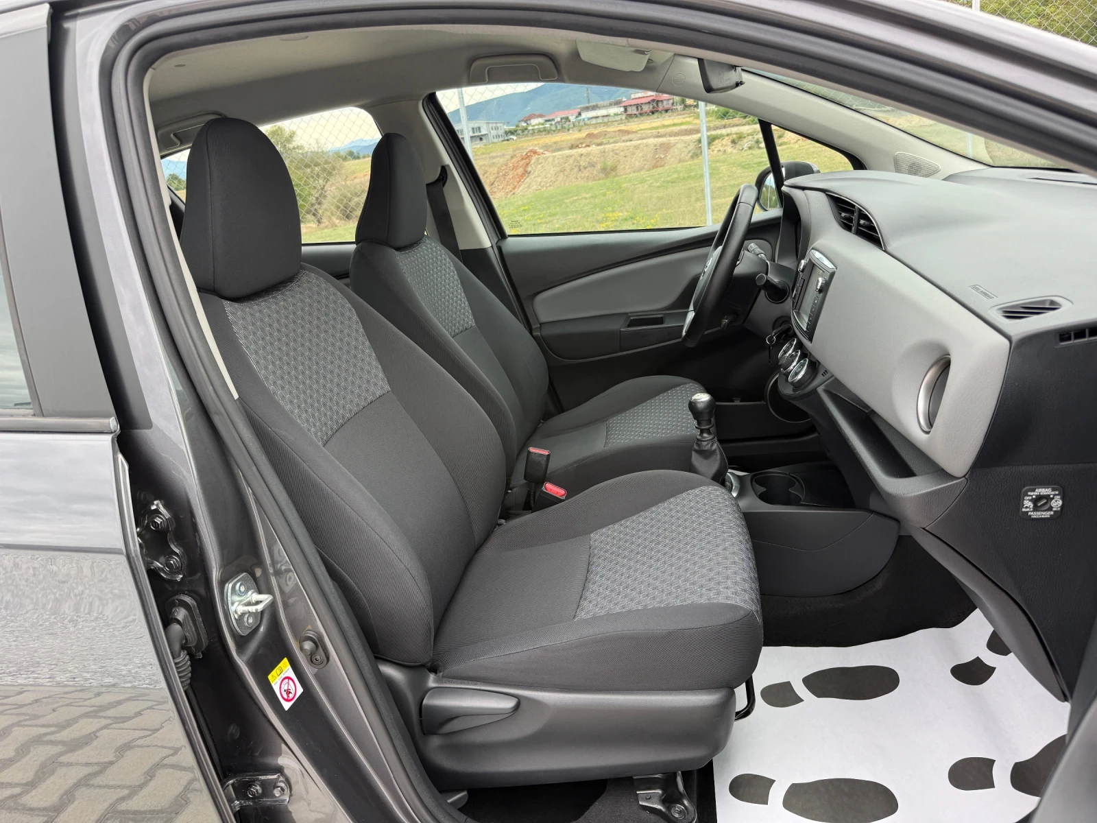 Toyota Yaris 1.3VVTI, снимка 14 - Автомобили и джипове - 56166003