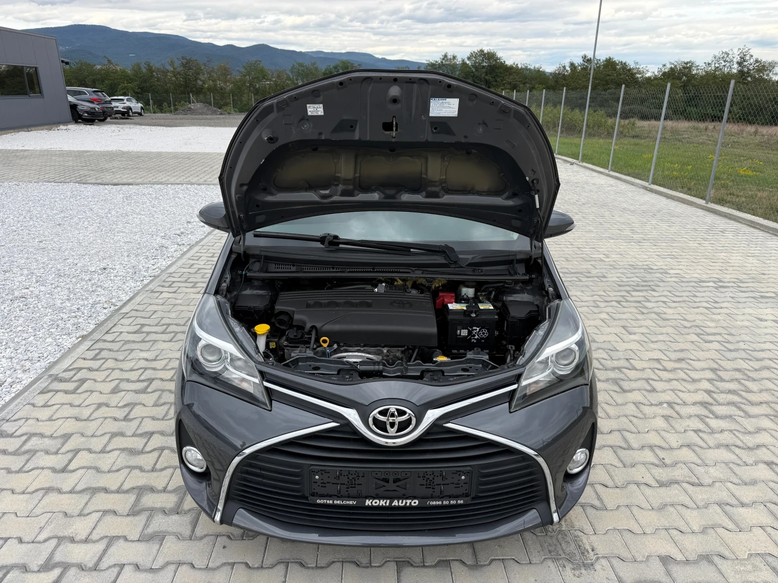 Toyota Yaris 1.3VVTI, снимка 17 - Автомобили и джипове - 56166003