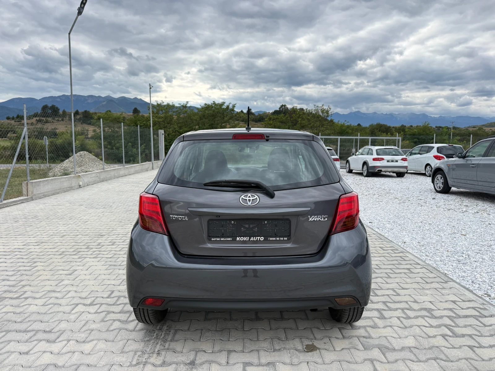 Toyota Yaris 1.3VVTI, снимка 5 - Автомобили и джипове - 56166003