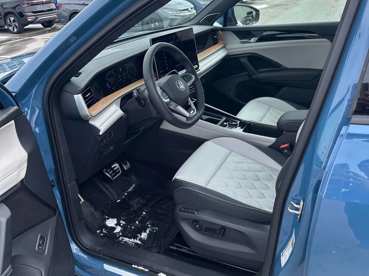 VW Tiguan Highline Turbo R Line /2 ключа/Панорама/Подгрев, снимка 6 - Автомобили и джипове - 53880749