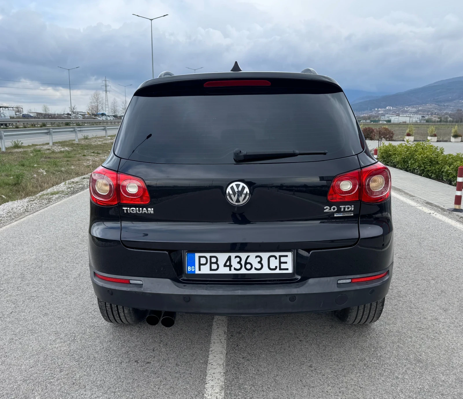 VW Tiguan 2.0TDI/EURO 5/ОБСЛУЖЕН, снимка 6 - Автомобили и джипове - 54009845
