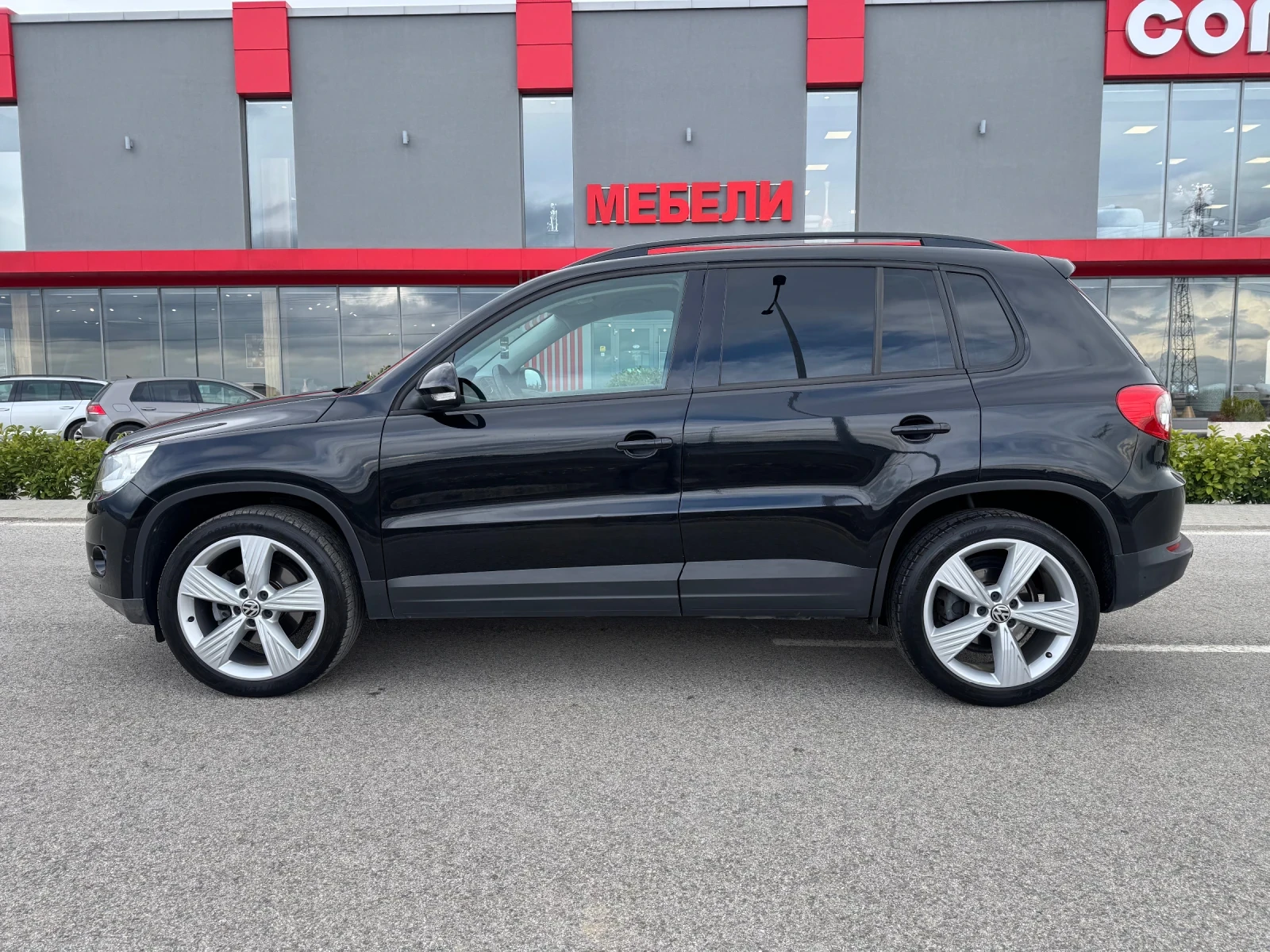 VW Tiguan 2.0TDI/EURO 5/ОБСЛУЖЕН, снимка 8 - Автомобили и джипове - 54009845