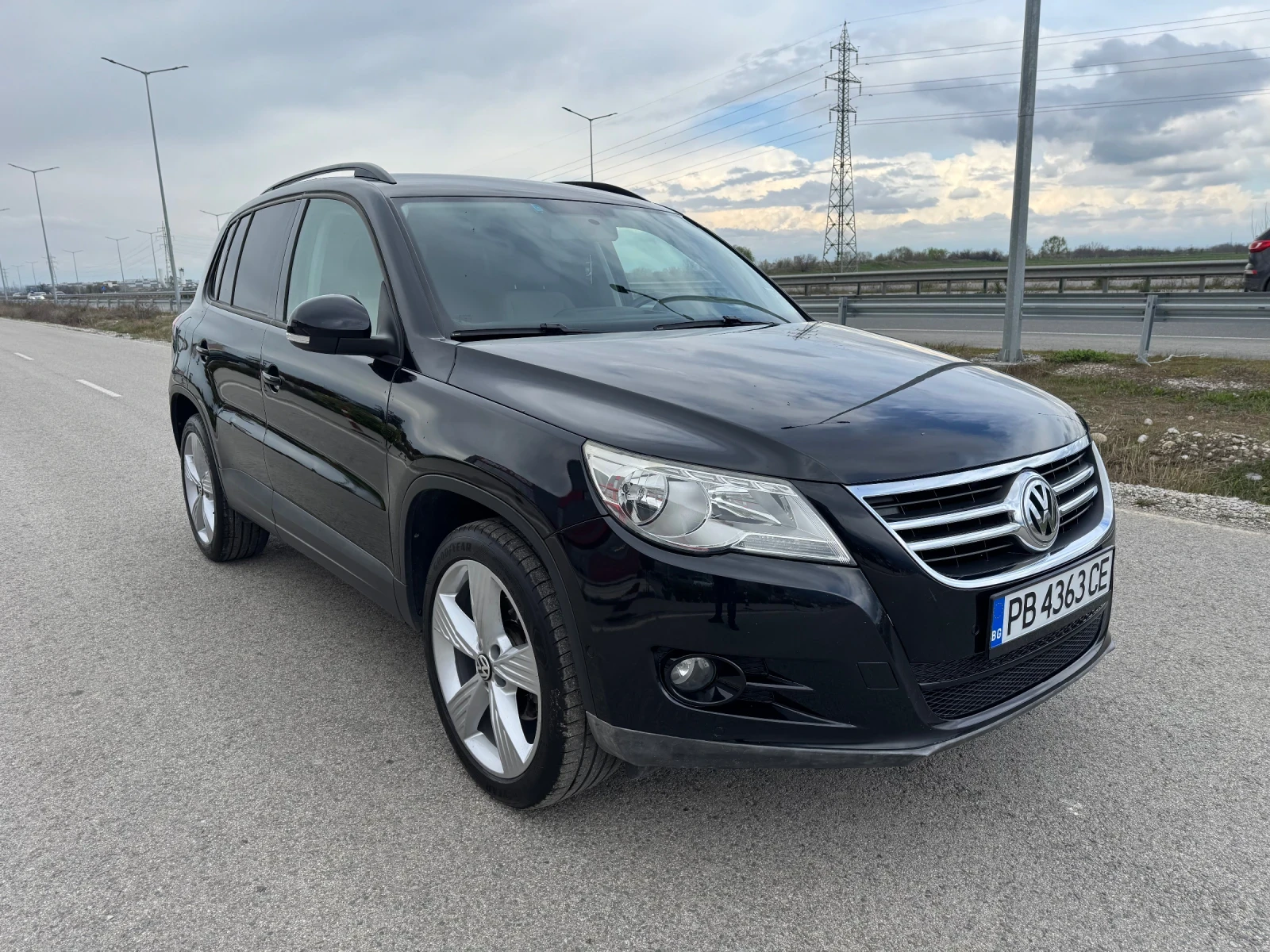 VW Tiguan 2.0TDI/EURO 5/ОБСЛУЖЕН, снимка 3 - Автомобили и джипове - 54009845