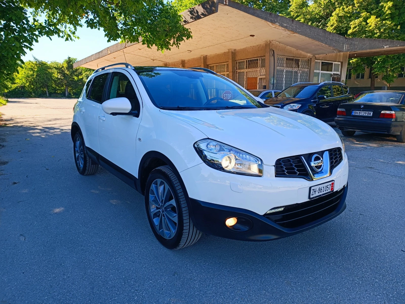 Nissan Qashqai 2.0i-141кс-ШВЕЙЦАРИЯ-РЪЧКА-6ск-FACELIFT-KEYLESS, снимка 2 - Автомобили и джипове - 54934641