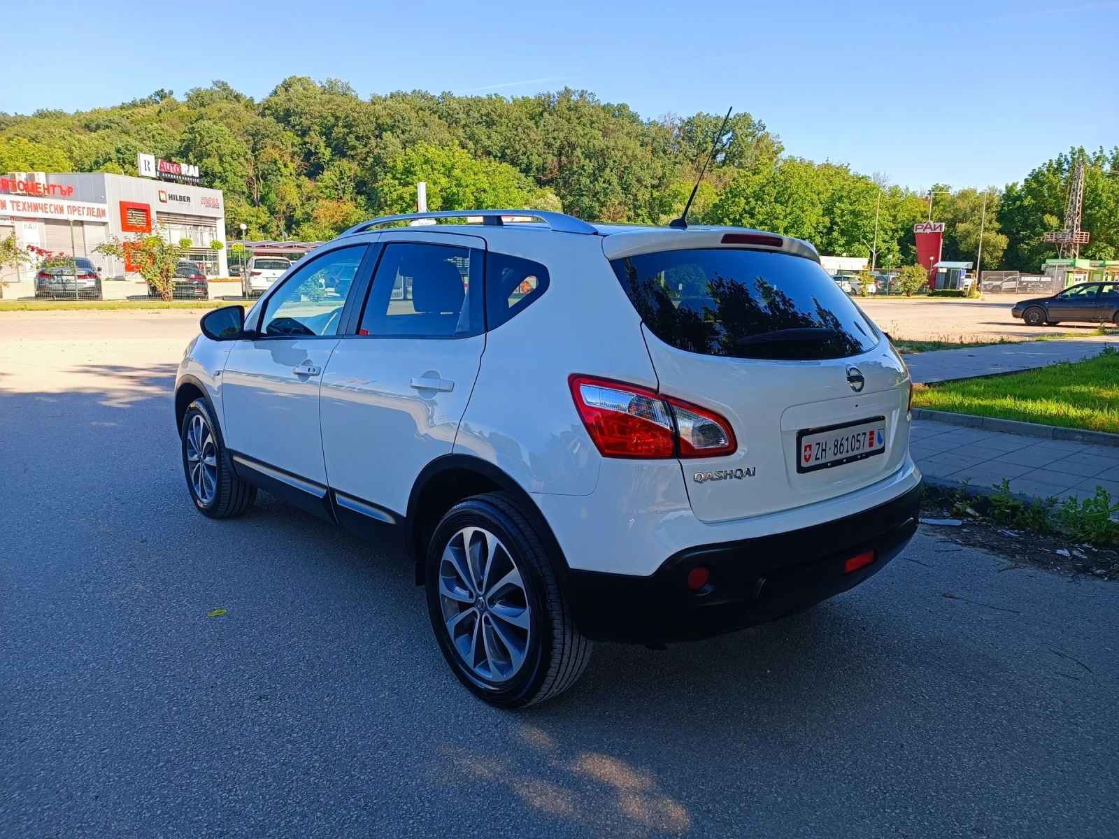 Nissan Qashqai 2.0i-141кс-ШВЕЙЦАРИЯ-РЪЧКА-6ск-FACELIFT-KEYLESS, снимка 5 - Автомобили и джипове - 54934641