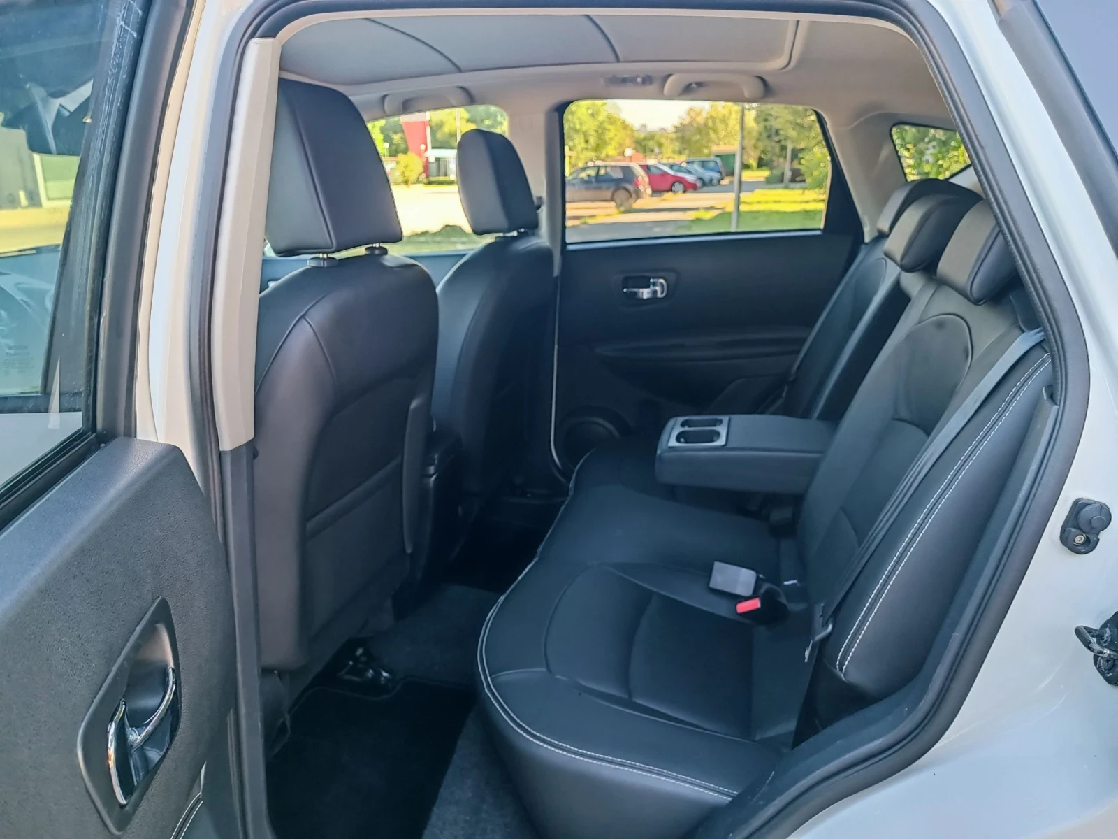 Nissan Qashqai 2.0i-141кс-ШВЕЙЦАРИЯ-РЪЧКА-6ск-FACELIFT-KEYLESS, снимка 10 - Автомобили и джипове - 54934641