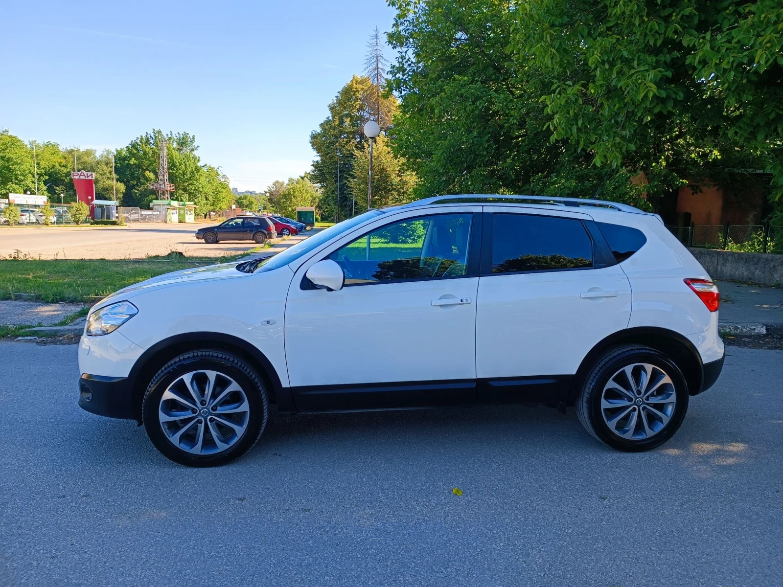 Nissan Qashqai 2.0i-141кс-ШВЕЙЦАРИЯ-РЪЧКА-6ск-FACELIFT-KEYLESS, снимка 6 - Автомобили и джипове - 54934641