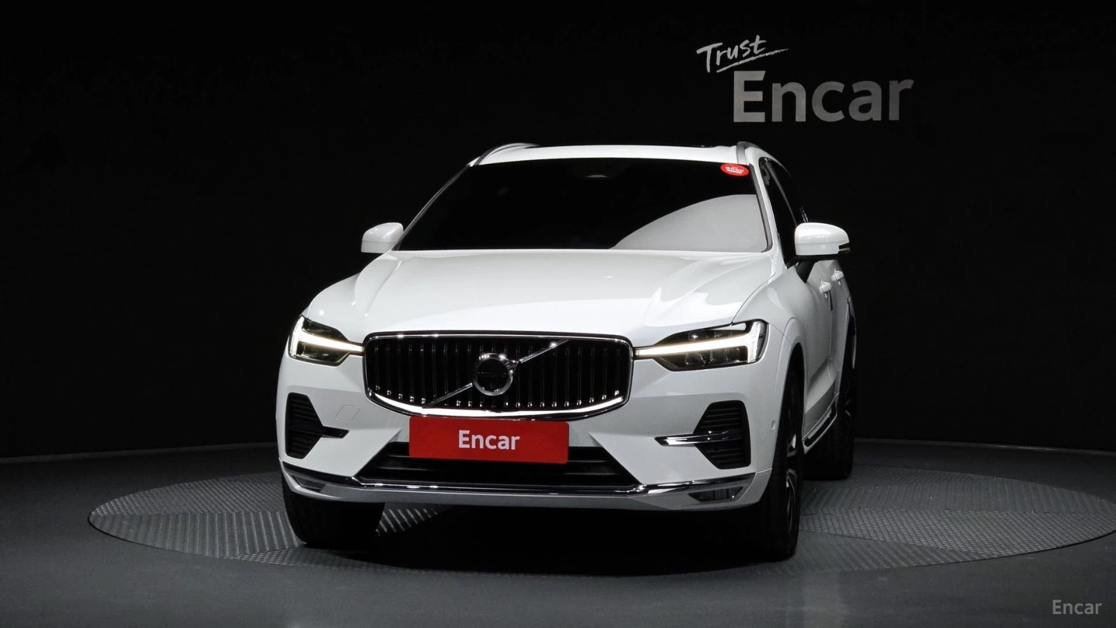Volvo XC60 B5 Ultra Bright* HUD* 360* МАСАЖИ* КОЖА* ПАНО, снимка 3 - Автомобили и джипове - 55492941