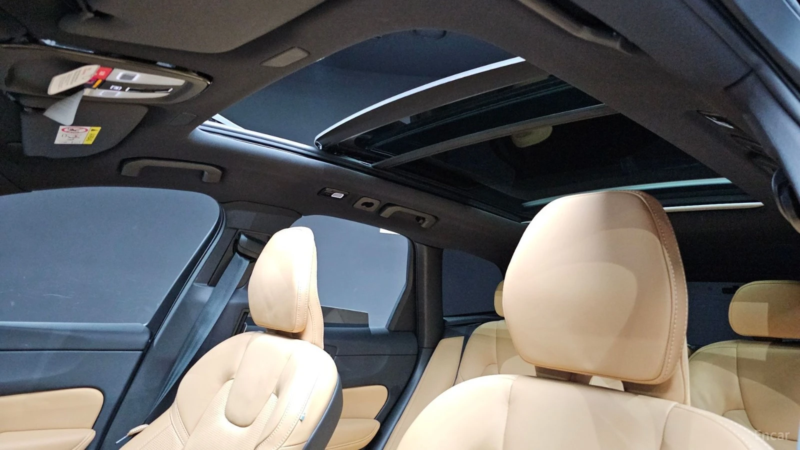 Volvo XC60 B5 Ultra Bright* HUD* 360* МАСАЖИ* КОЖА* ПАНО, снимка 15 - Автомобили и джипове - 55492941