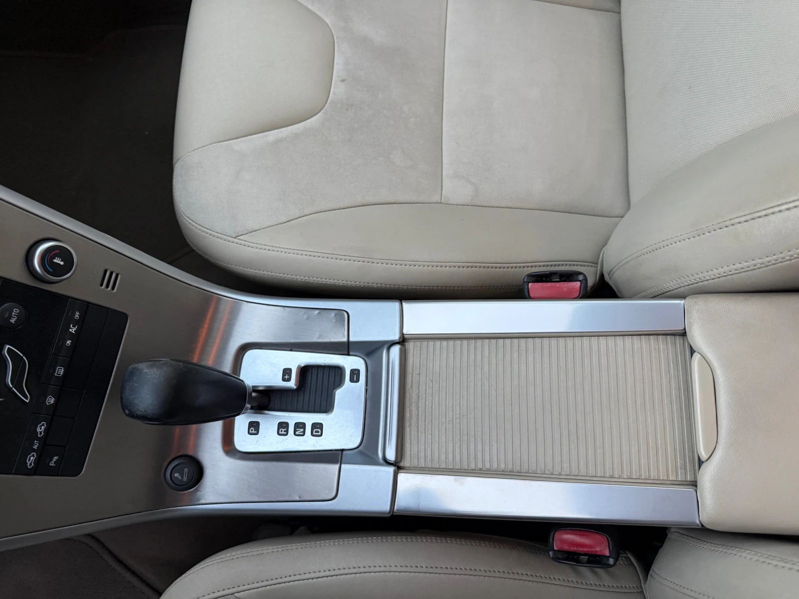 Volvo XC60 2.4 D5, снимка 8 - Автомобили и джипове - 56467983