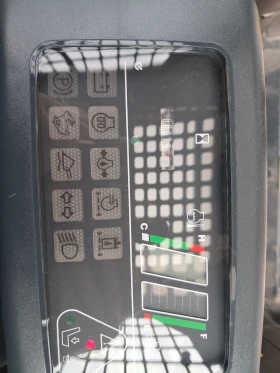 Мини челни товарачи Komatsu, снимка 8