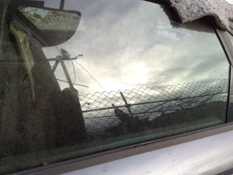 Стъкло задно дясно  за Ауди А4 (1)