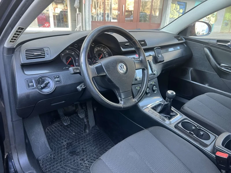 VW Passat 2.0 Tdi, снимка 7 - Автомобили и джипове - 49033904