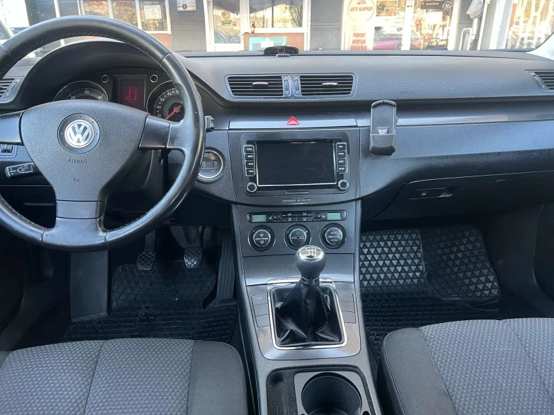 VW Passat 2.0 Tdi, снимка 12 - Автомобили и джипове - 49033904