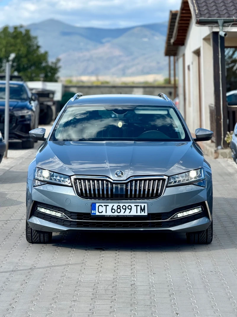 Skoda Superb Laurin & Klement* Брутална* Напълно обслужена* Топ, снимка 2 - Автомобили и джипове - 51764720