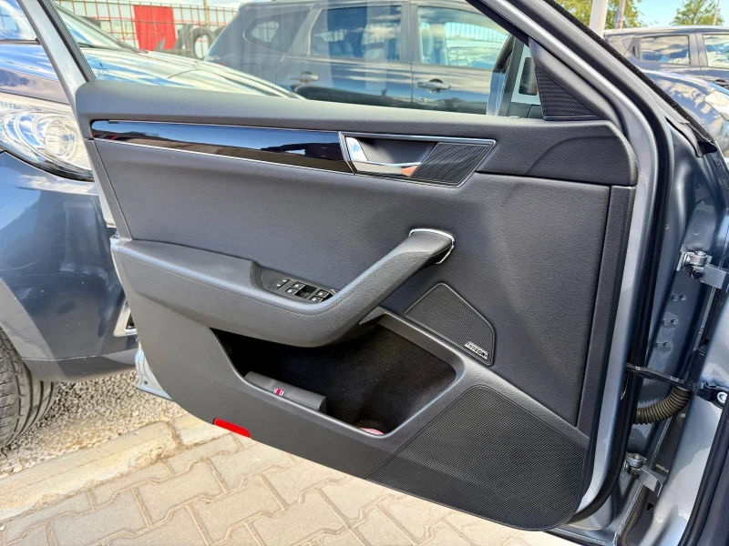 Skoda Superb Laurin & Klement* Брутална* Напълно обслужена* Топ, снимка 15 - Автомобили и джипове - 51764720