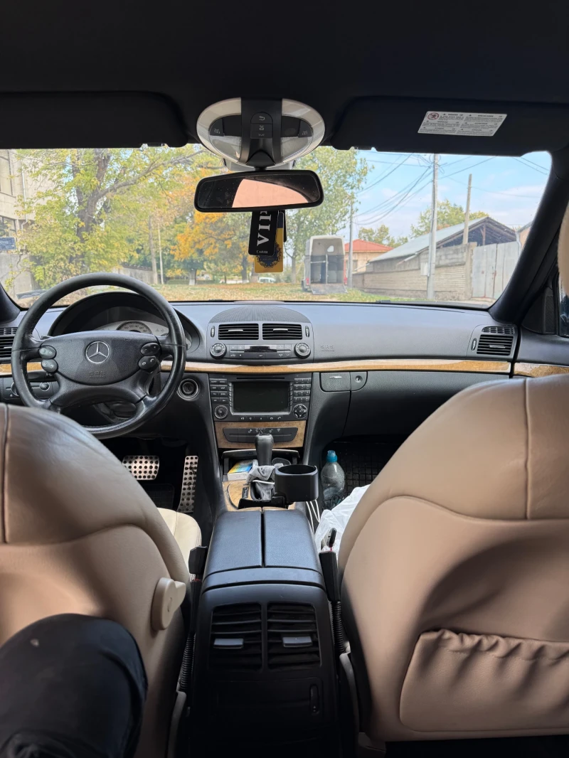 Mercedes-Benz E 320, снимка 5 - Автомобили и джипове - 52898319