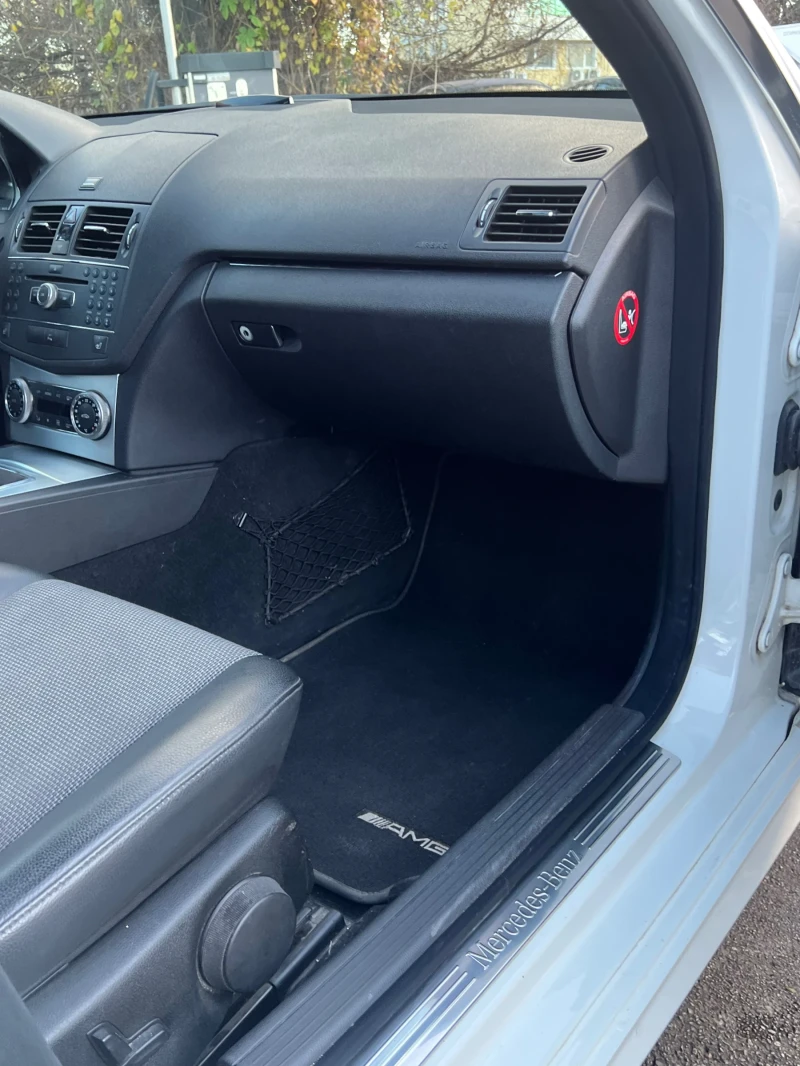 Mercedes-Benz C 180 Kompressor, снимка 11 - Автомобили и джипове - 52630631