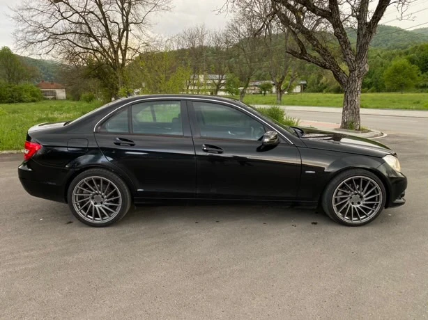 Mercedes-Benz C 200 SE BlueEFFICIENCY - изображение 4