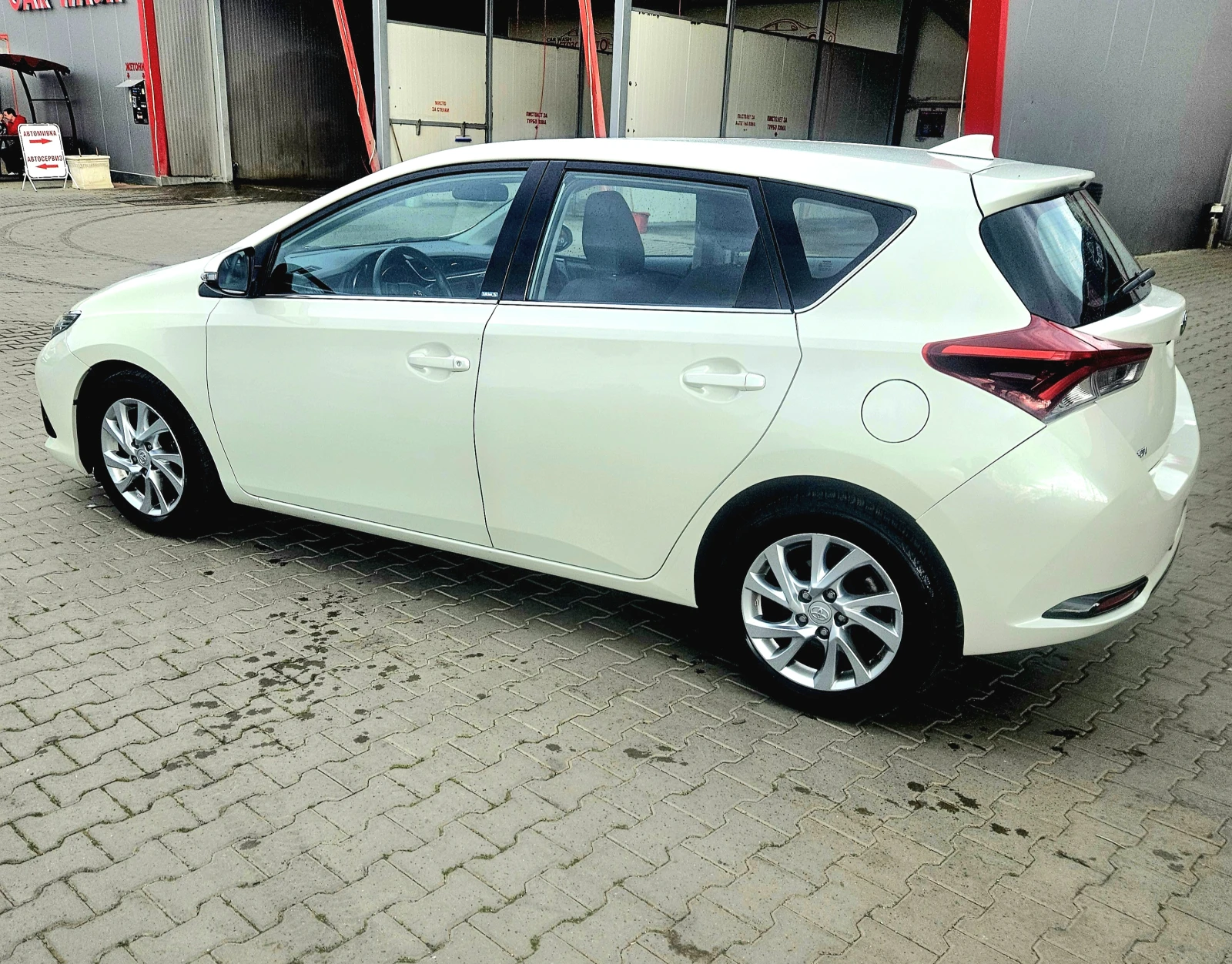 Toyota Auris 1.2Ti/Automatik/55 000 км. - изображение 5
