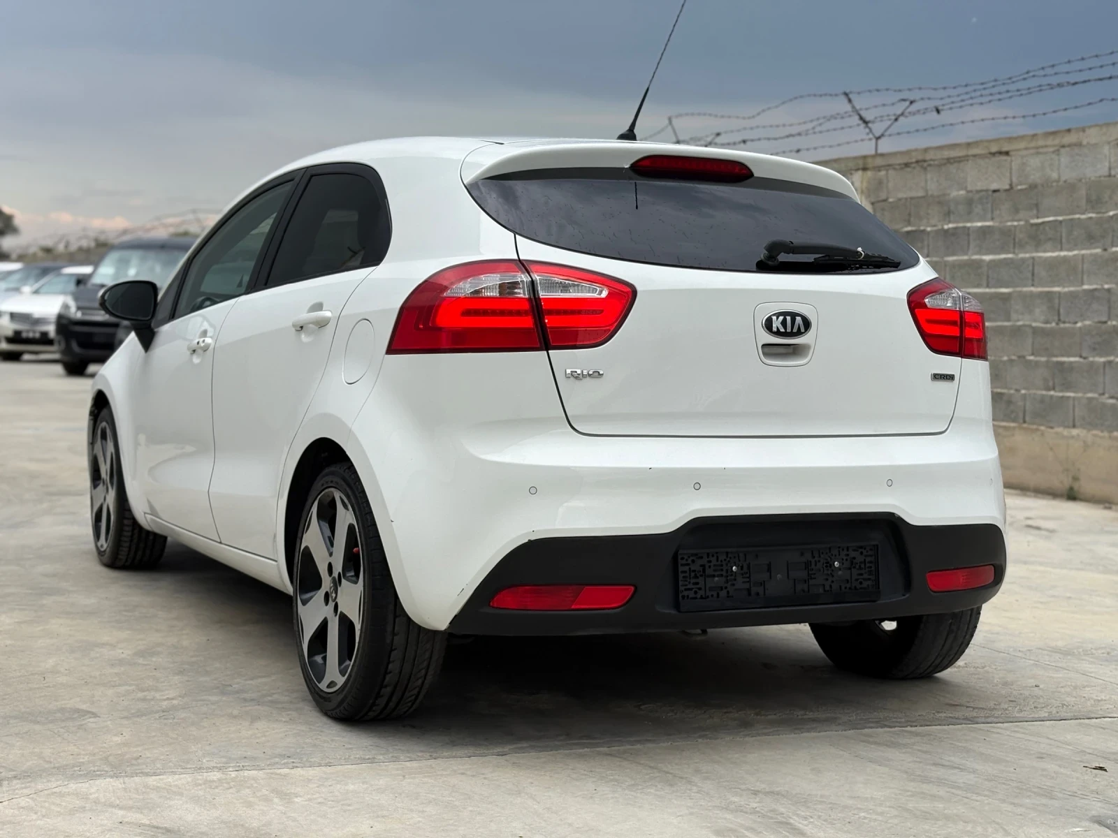 Kia Rio 1.1 CRDi* LED* Keyless* Климатроник* Парктроник* F - изображение 5