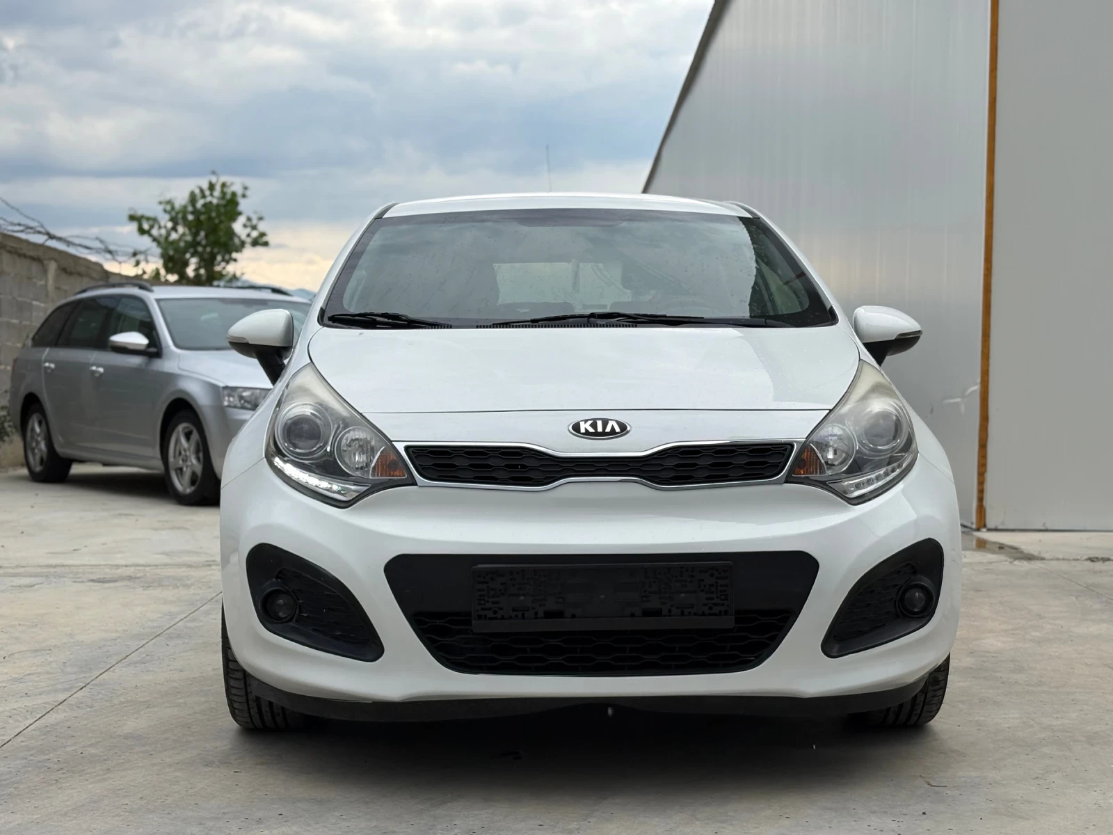 Kia Rio 1.1 CRDi* LED* Keyless* Климатроник* Парктроник* F - изображение 2