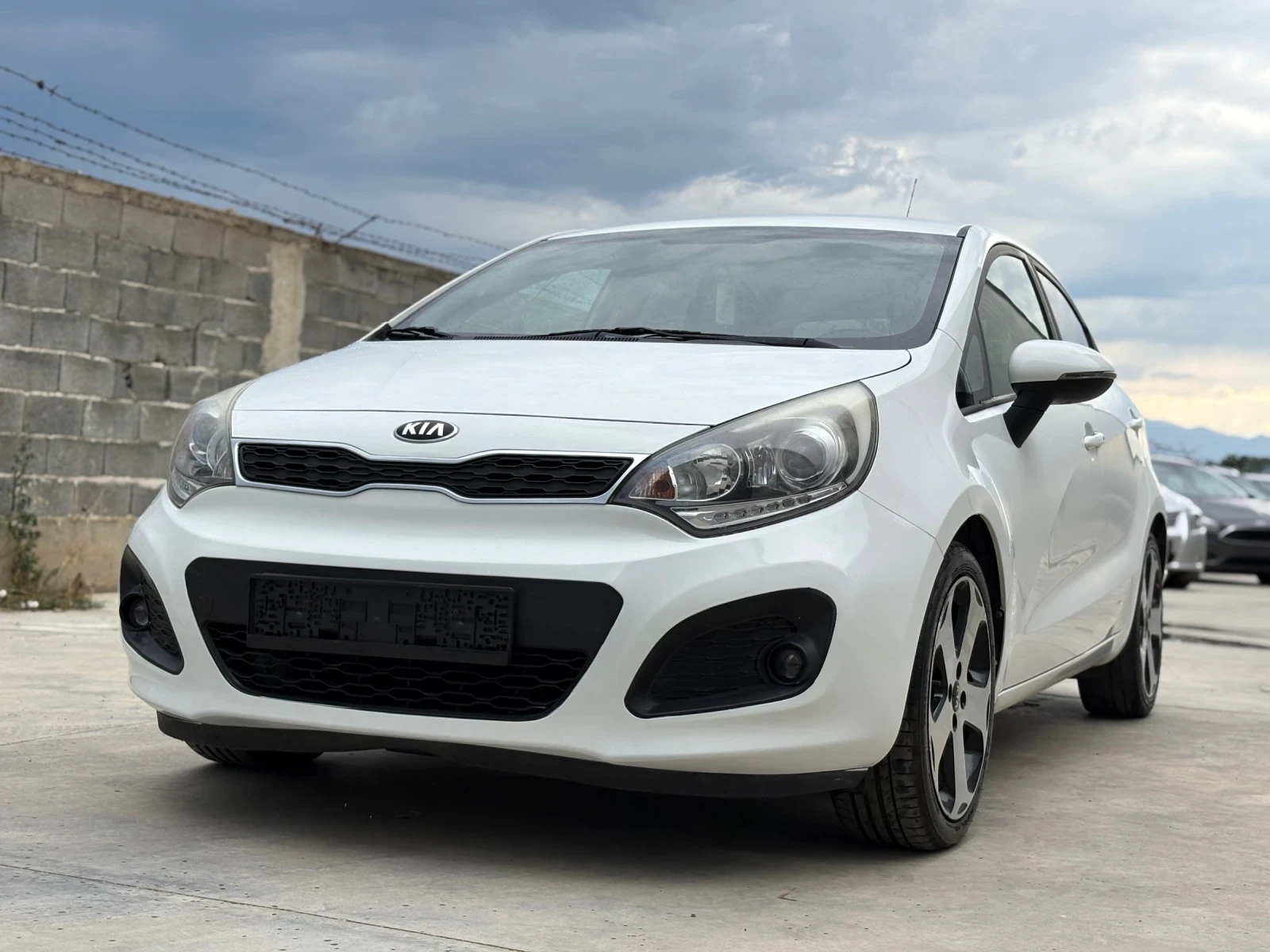 Kia Rio 1.1 CRDi* LED* Keyless* Климатроник* Парктроник* F - изображение 3