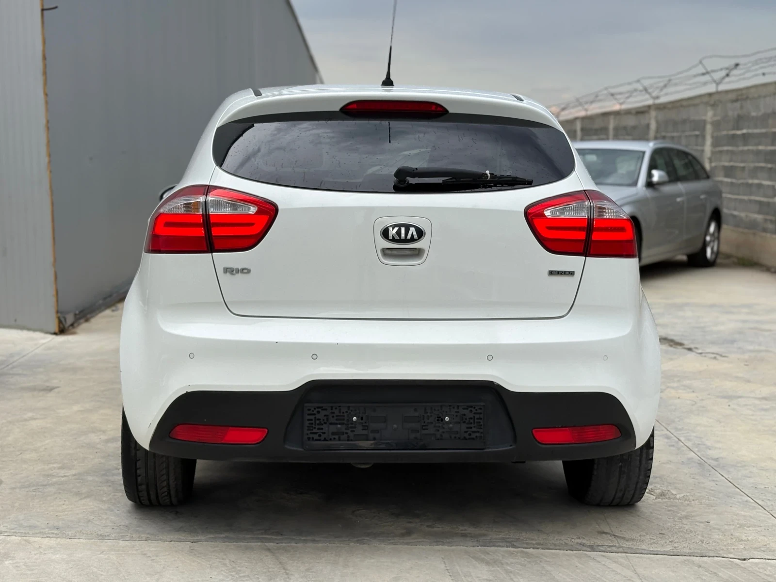 Kia Rio 1.1 CRDi* LED* Keyless* Климатроник* Парктроник* F - изображение 6