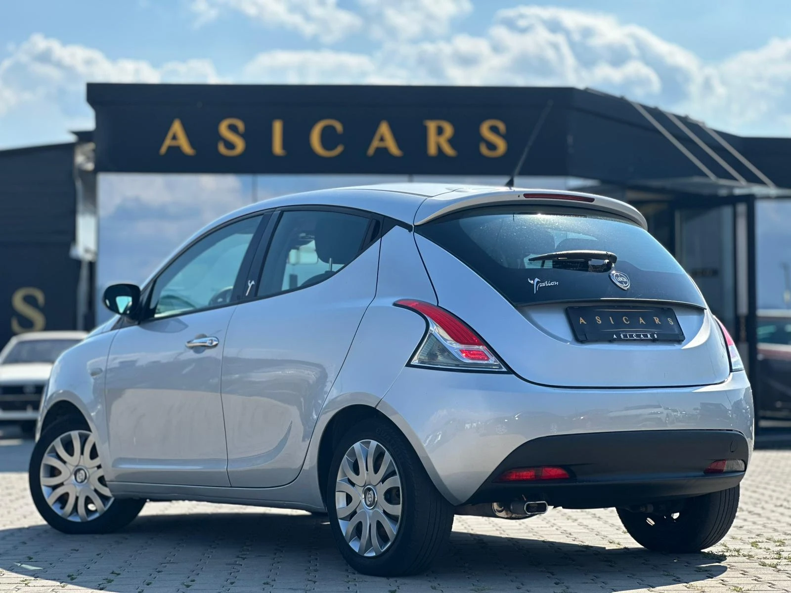 Lancia Ypsilon / 1.3I / 117000 KM / EURO 5 / TOP / - изображение 3