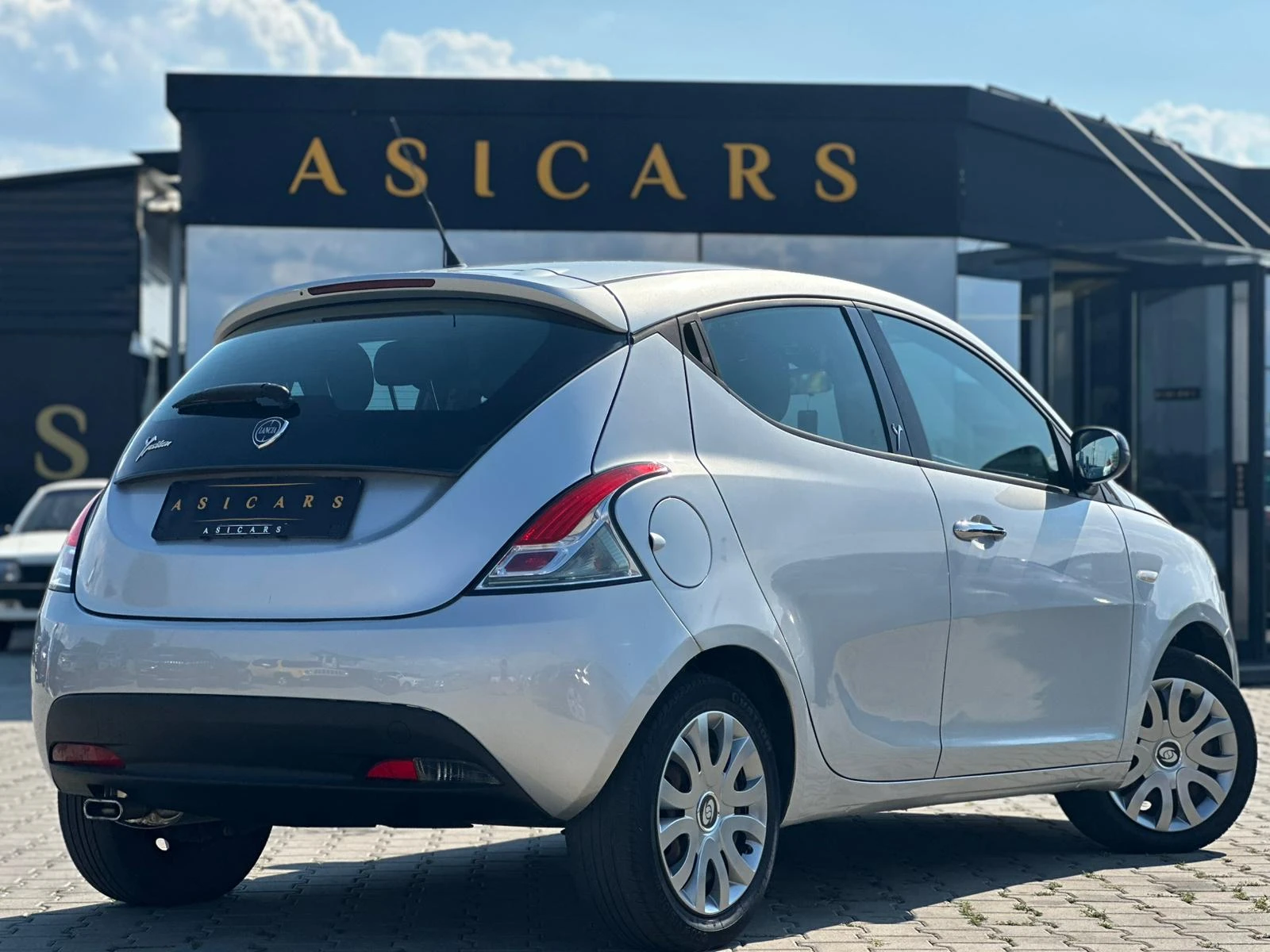 Lancia Ypsilon / 1.3I / 117000 KM / EURO 5 / TOP / - изображение 5
