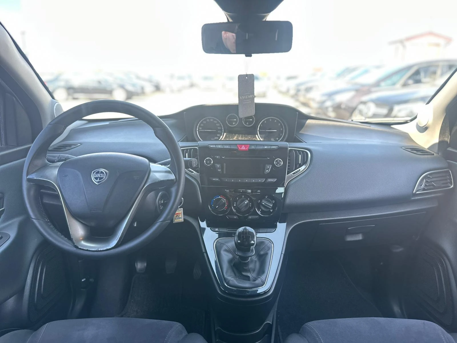 Lancia Ypsilon / 1.3I / 117000 KM / EURO 5 / TOP / | Mobile.bg   13