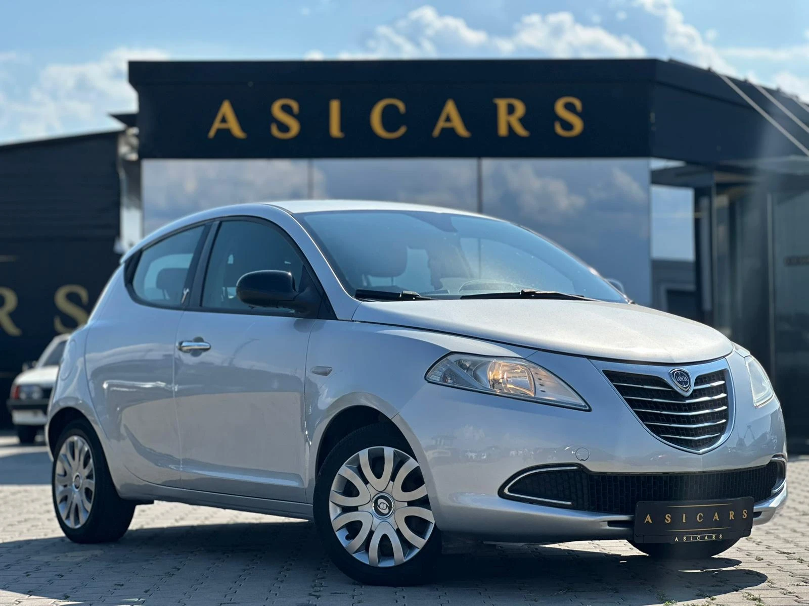 Lancia Ypsilon / 1.3I / 117000 KM / EURO 5 / TOP / - изображение 7