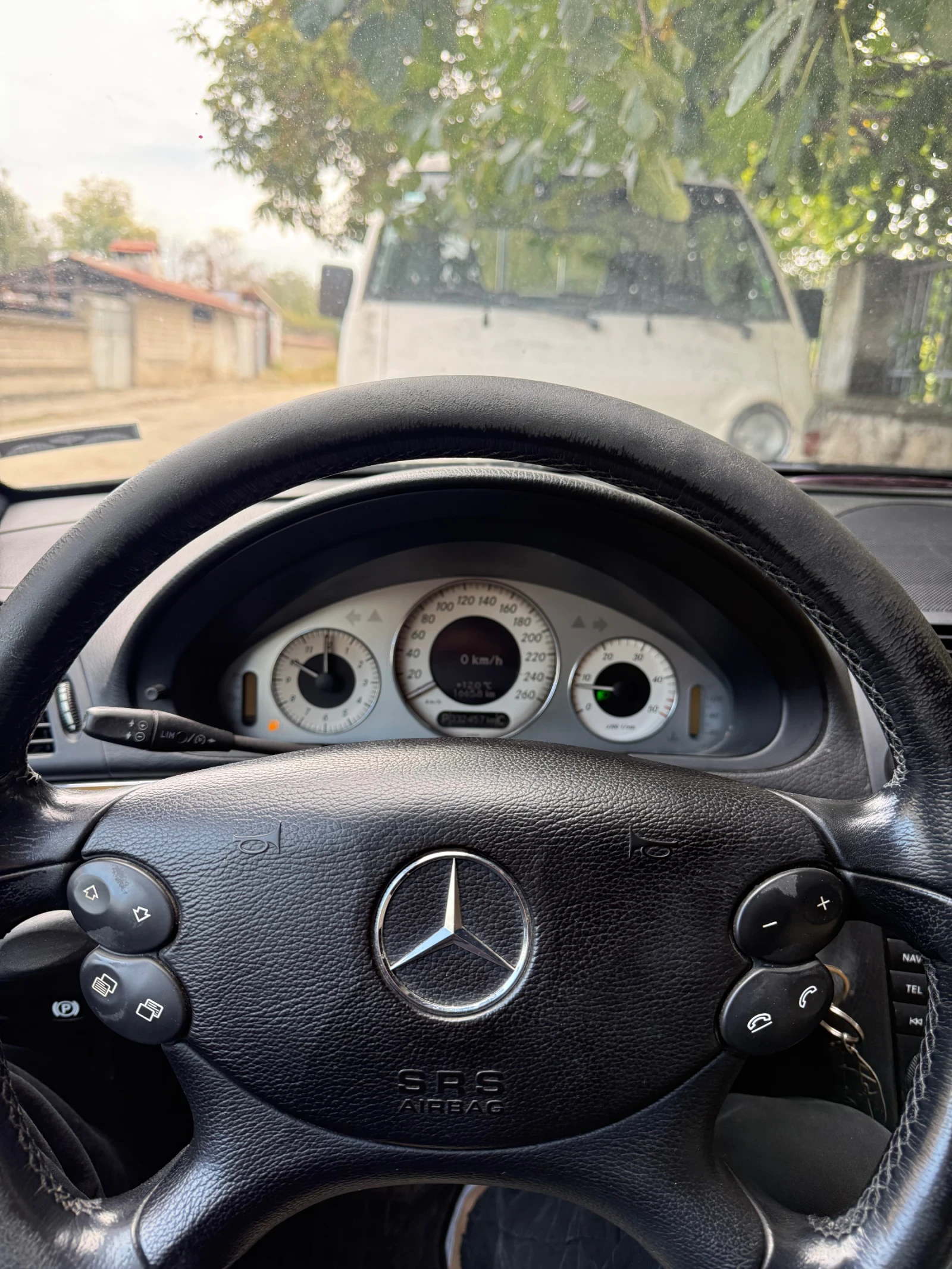 Mercedes-Benz E 320  - изображение 6