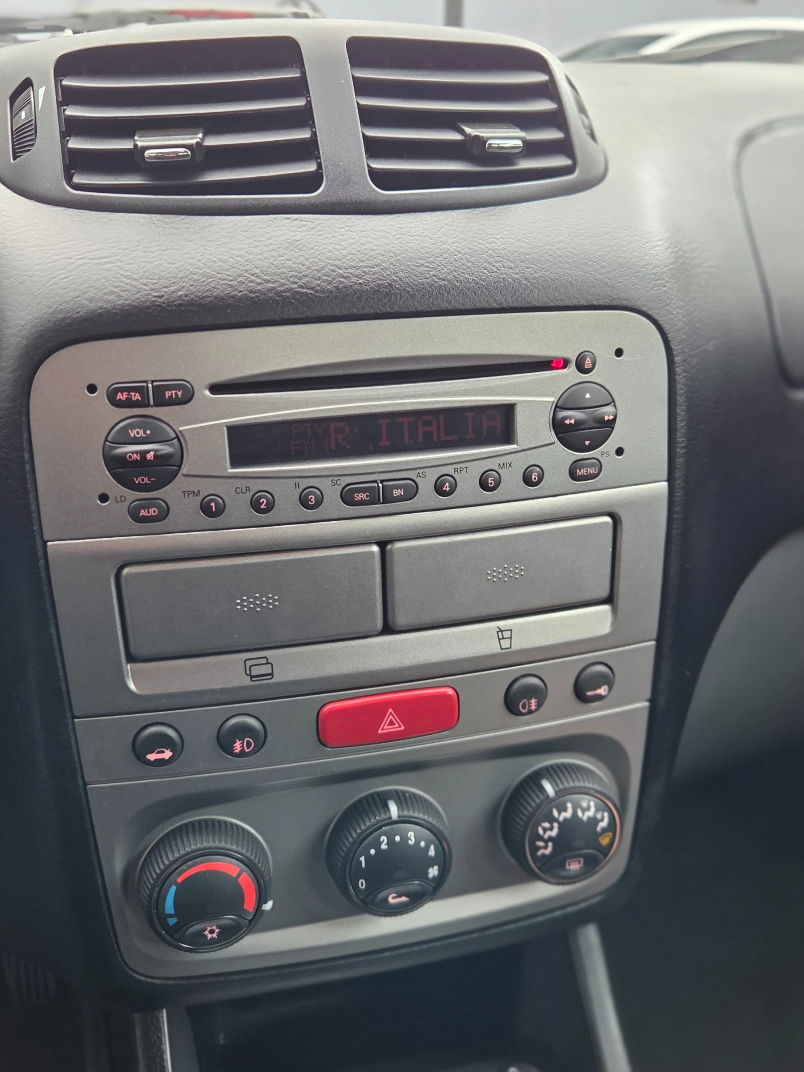 Alfa Romeo 147 80.. 1.6TwinSpark   | Mobile.bg   10