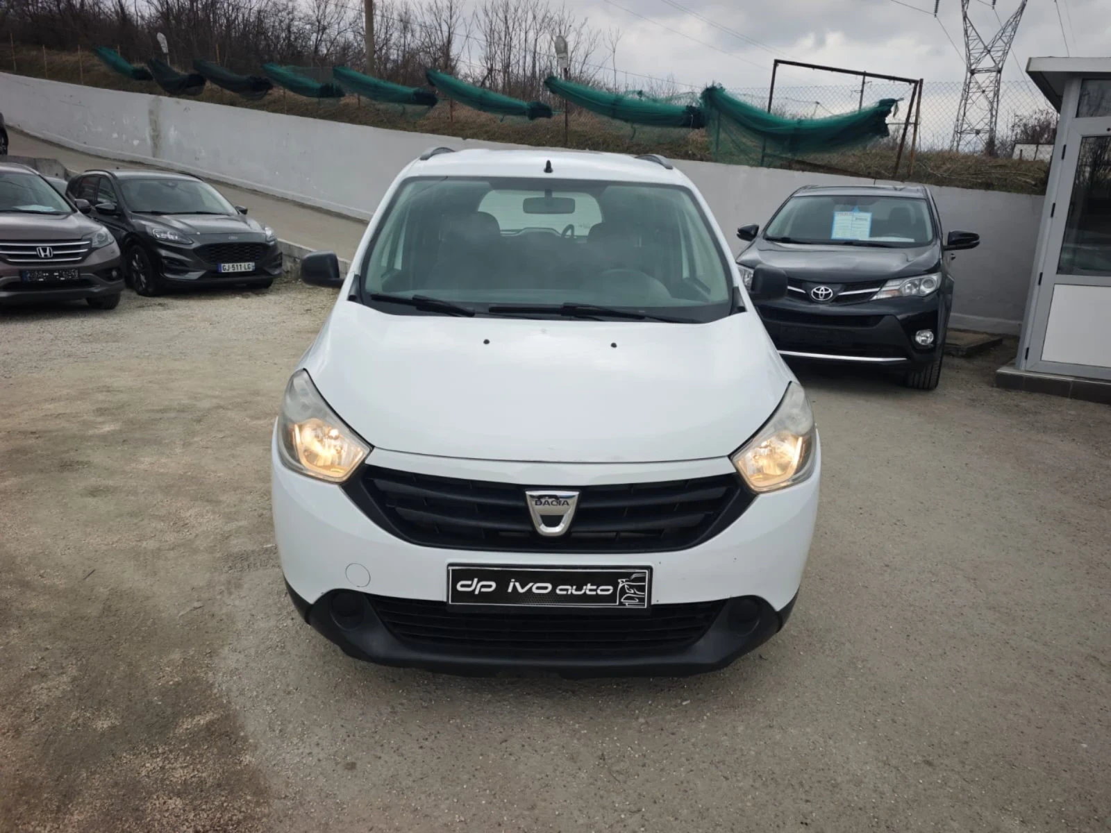 Dacia Lodgy 1.6i* ГАЗ* ОТЛИЧЕН ТЕХН., снимка 7 - Автомобили и джипове - 53958286
