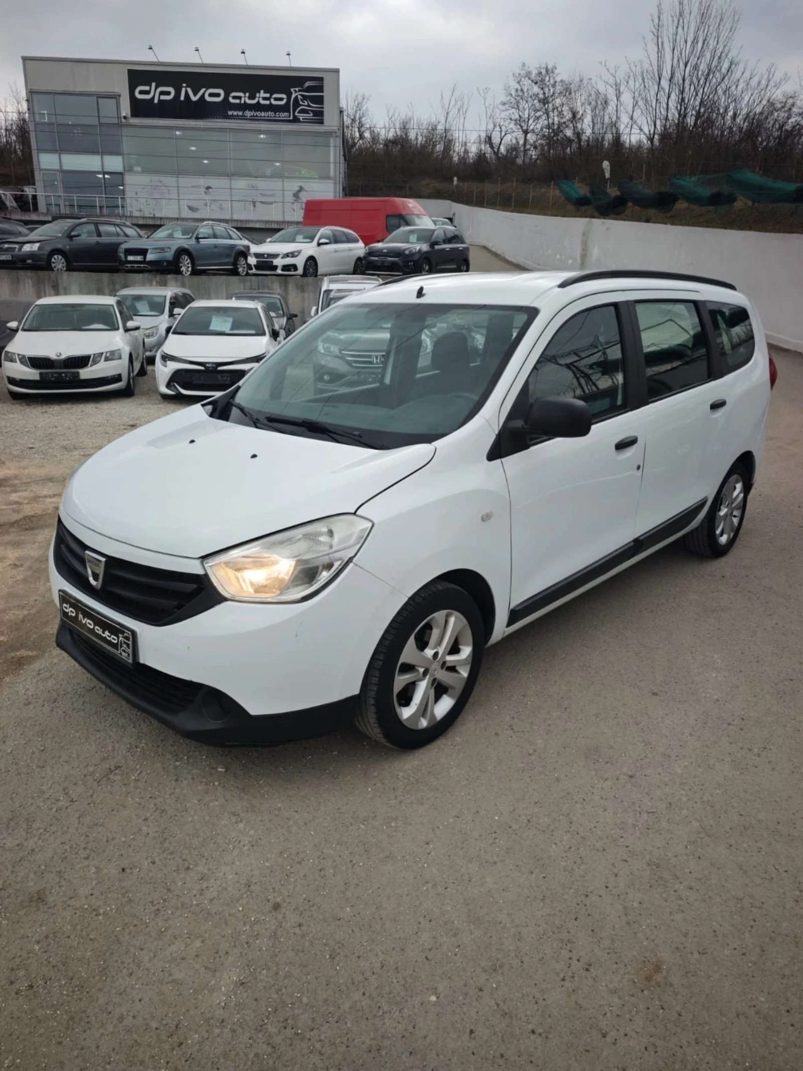 Dacia Lodgy 1.6i* ГАЗ* ОТЛИЧЕН ТЕХН., снимка 15 - Автомобили и джипове - 53958286