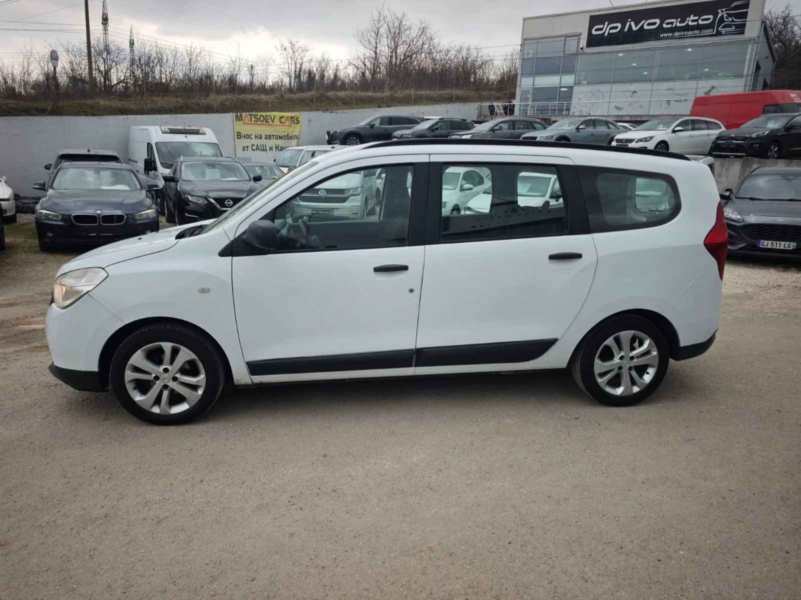 Dacia Lodgy 1.6i* ГАЗ* ОТЛИЧЕН ТЕХН., снимка 2 - Автомобили и джипове - 53958286