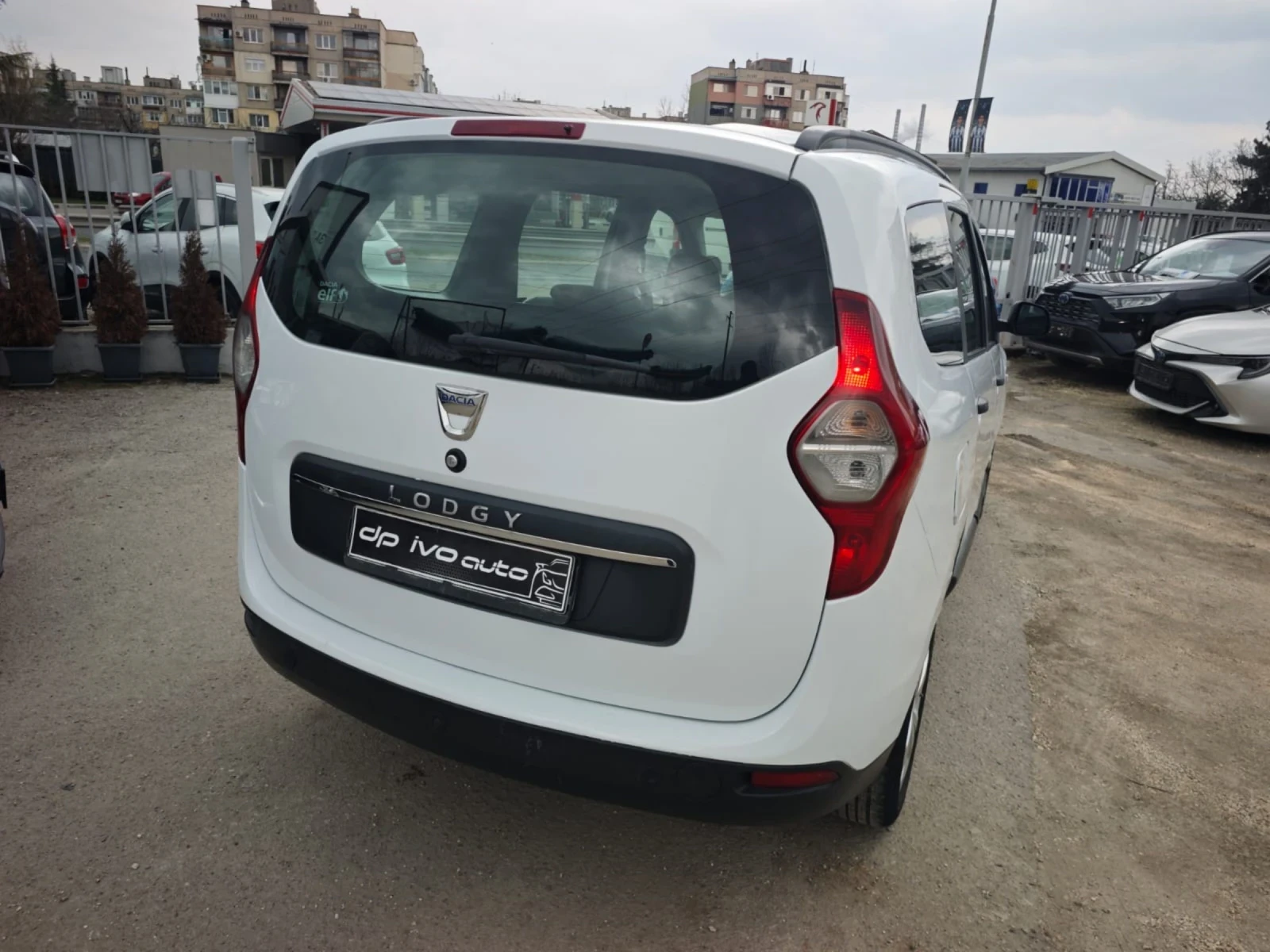 Dacia Lodgy 1.6i* ГАЗ* ОТЛИЧЕН ТЕХН., снимка 5 - Автомобили и джипове - 53958286