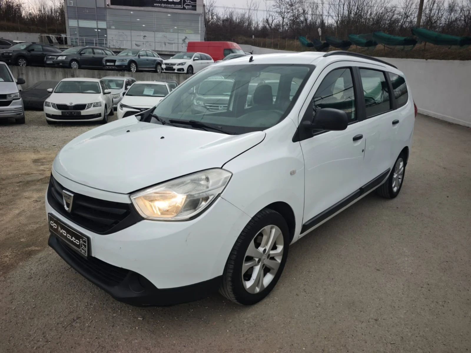Dacia Lodgy 1.6i* ГАЗ* ОТЛИЧЕН ТЕХН.