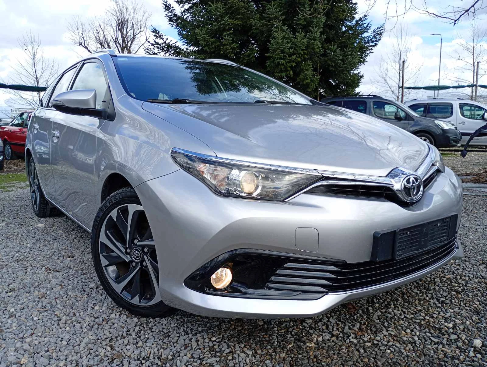 Toyota Auris 1.6 D4D, снимка 2 - Автомобили и джипове - 54045281