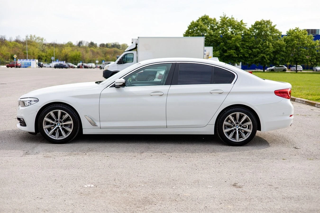 BMW 520, снимка 8 - Автомобили и джипове - 54459565