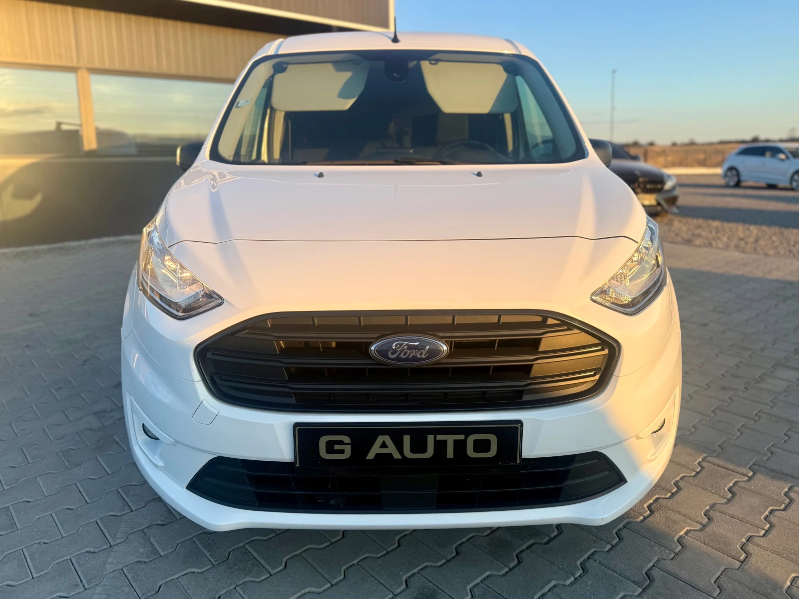 Ford Connect 1.5tdci ОБСЛУЖЕНА !!! Собствен лизинг !!!, снимка 2 - Автомобили и джипове - 56156099