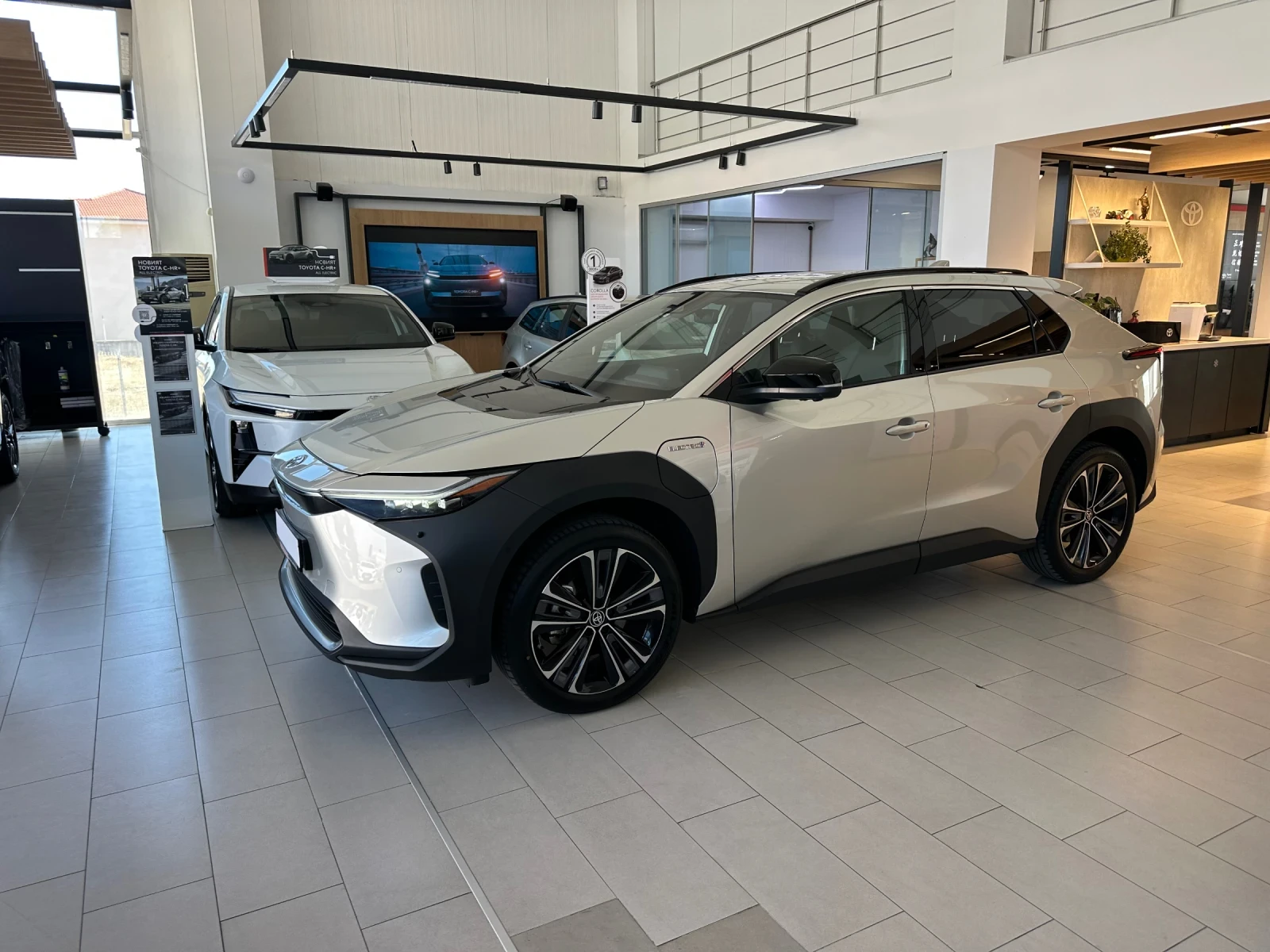Toyota bZ4X Luxury* AWD, снимка 3 - Автомобили и джипове - 56210712