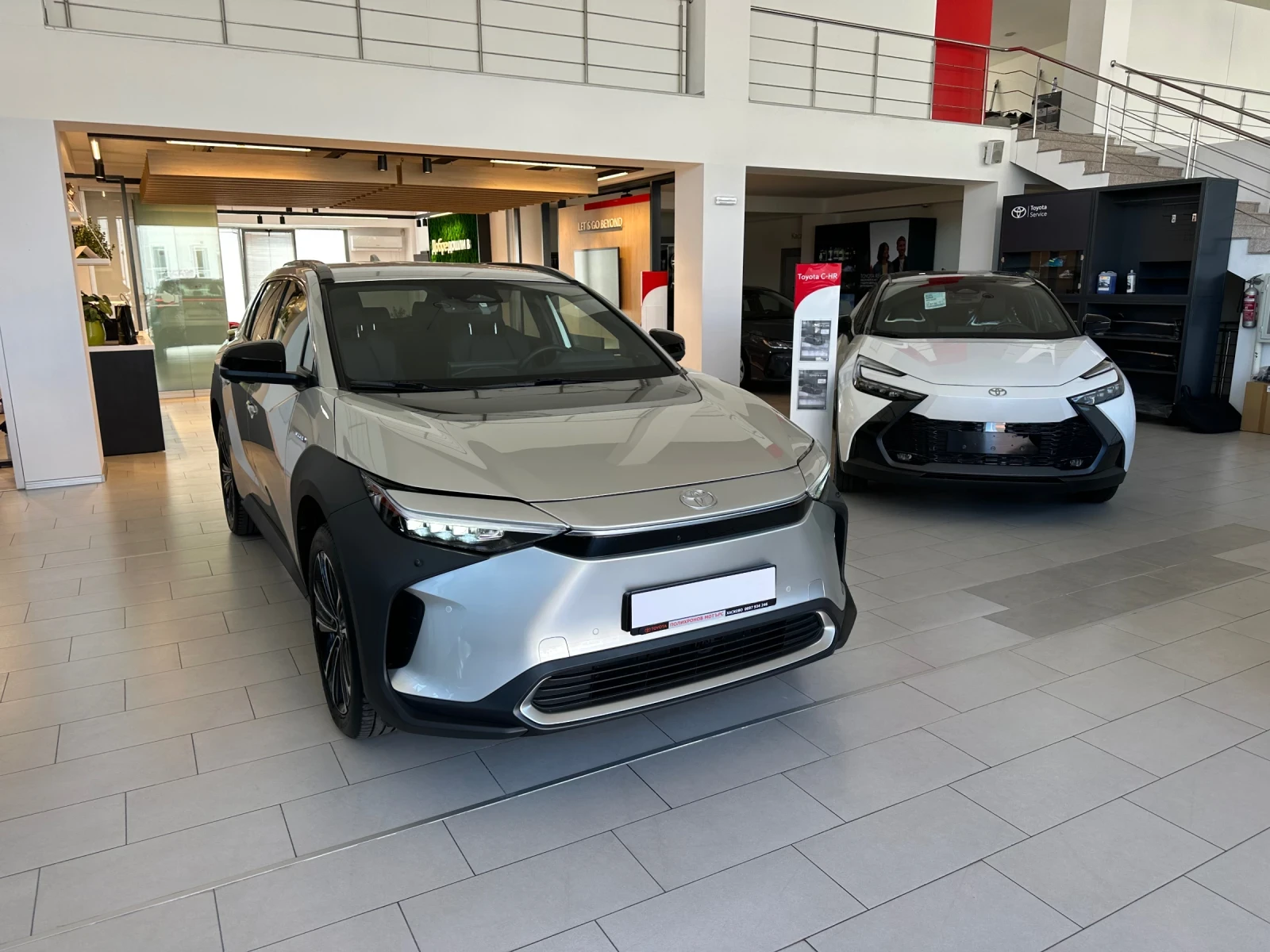 Toyota bZ4X Luxury* AWD, снимка 8 - Автомобили и джипове - 56210712