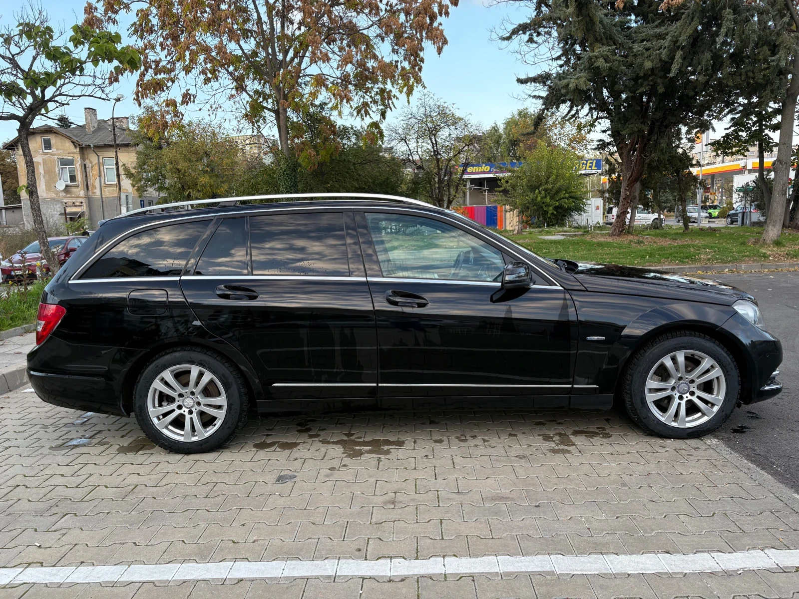 Mercedes-Benz C 220, снимка 3 - Автомобили и джипове - 56647521