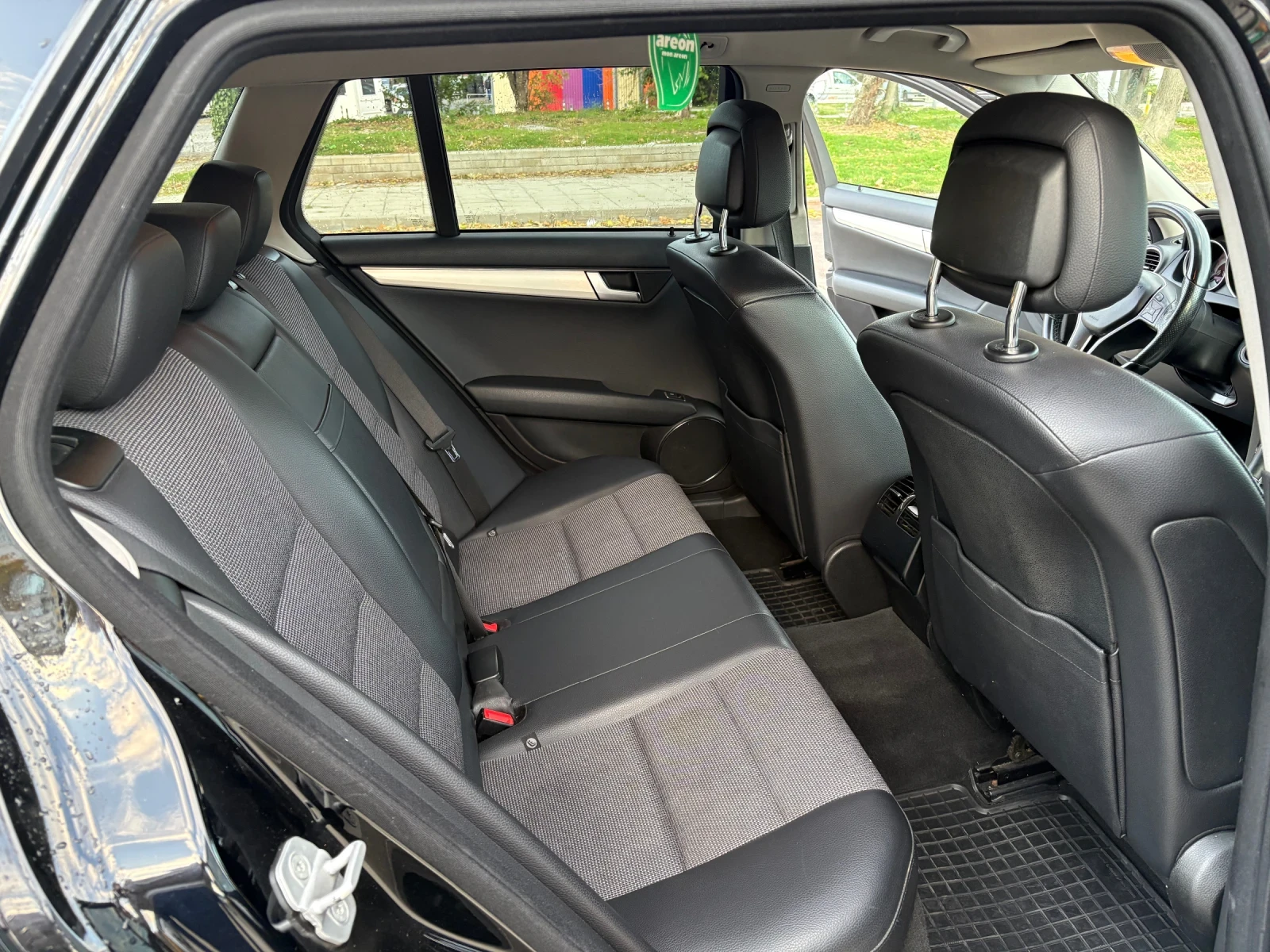 Mercedes-Benz C 220, снимка 12 - Автомобили и джипове - 56647521