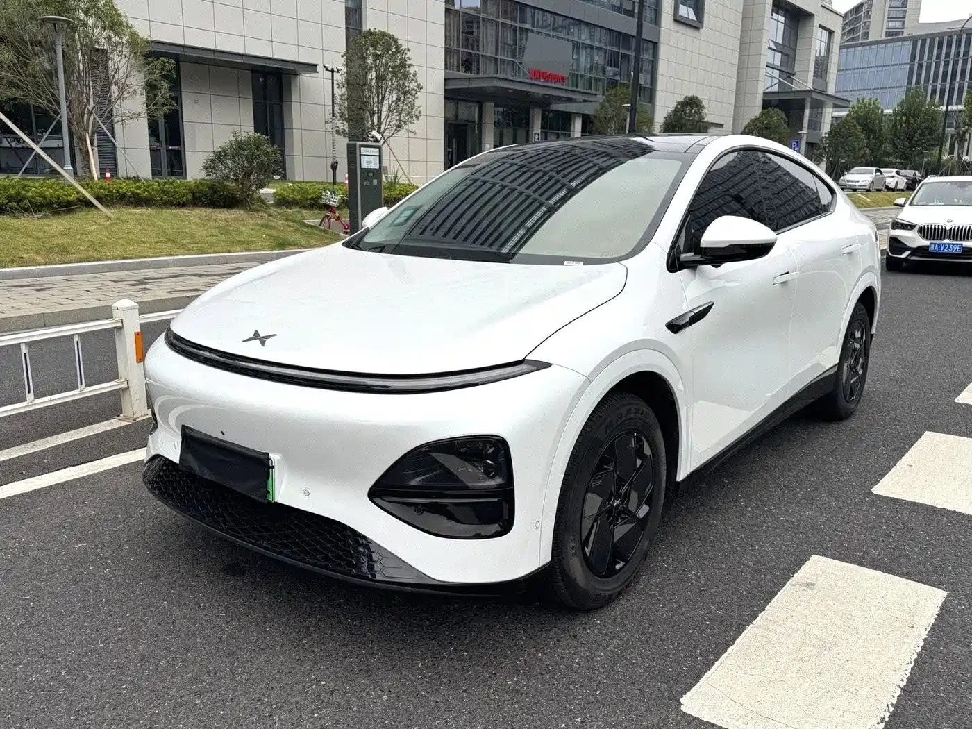 Xpeng G6 625 Long Range Max Tech Edition* КРАЙНА ЦЕНА, снимка 3 - Автомобили и джипове - 56663500