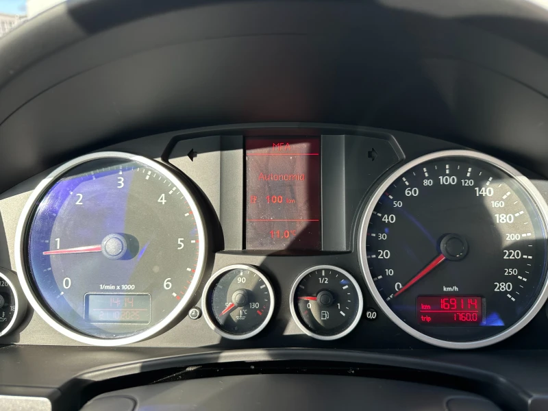 VW Touareg 2.5d 174 к.с. , снимка 13 - Автомобили и джипове - 52693783