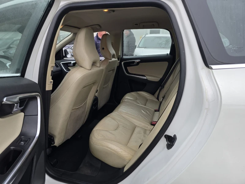 Volvo XC60 2.4d 163к.с 4x4 6 скорости , снимка 12 - Автомобили и джипове - 52859355